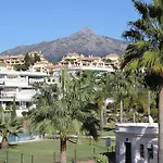 Bonito En Nueva Andalucia 马尔韦利亚
